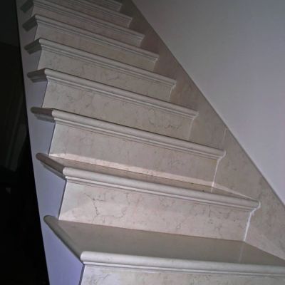 Scala Sagomata Marmo Perlino Levigato